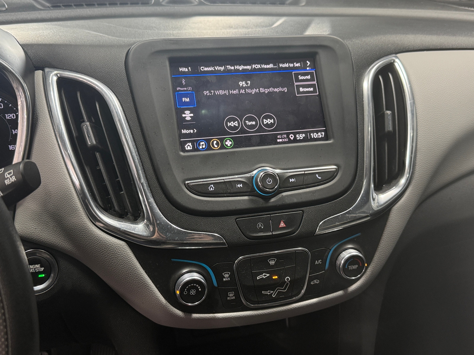 Thumbnail: 2022 Chevrolet Equinox - 4