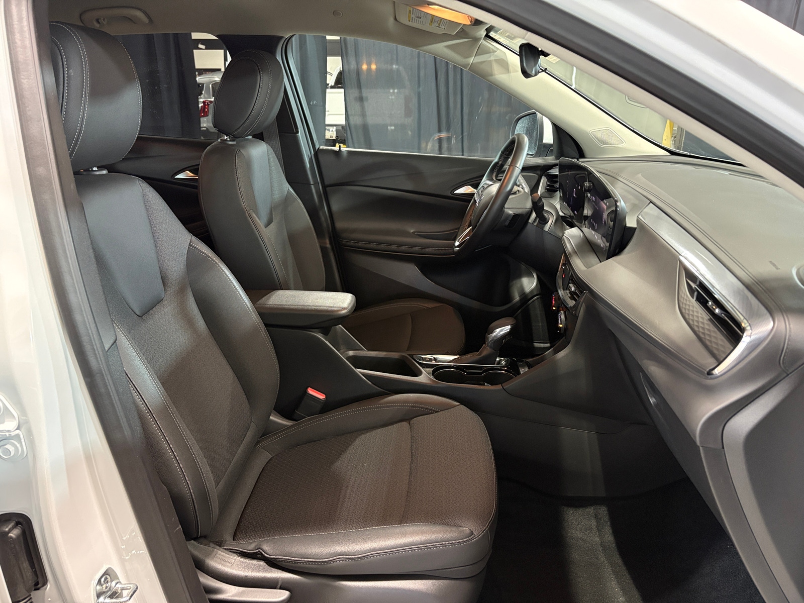 Thumbnail: 2025 Buick Encore GX - 2