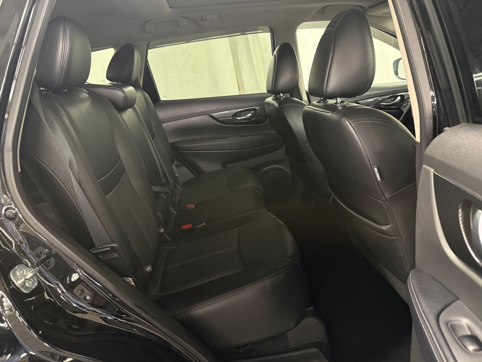 Thumbnail: 2017 Nissan Rogue - 5