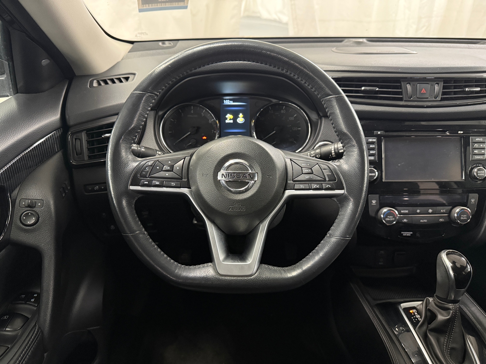 Thumbnail: 2017 Nissan Rogue - 4