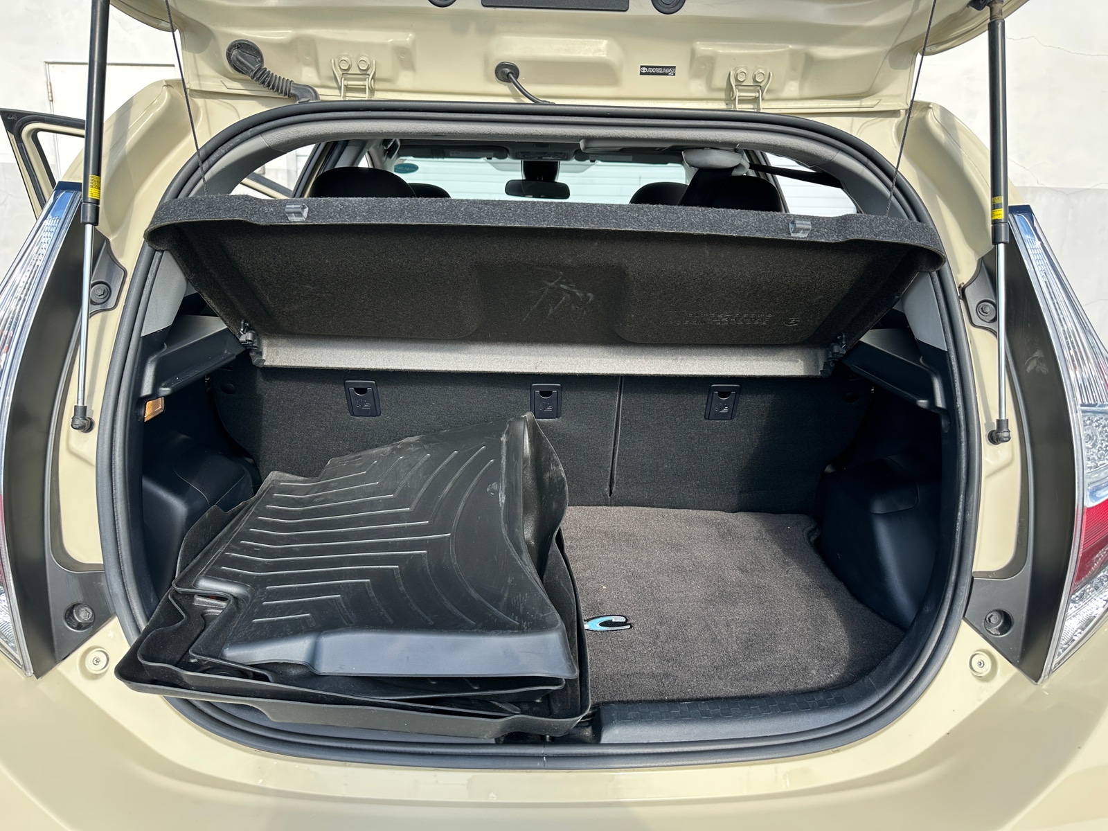 Thumbnail: 2018 Toyota Prius c - 7