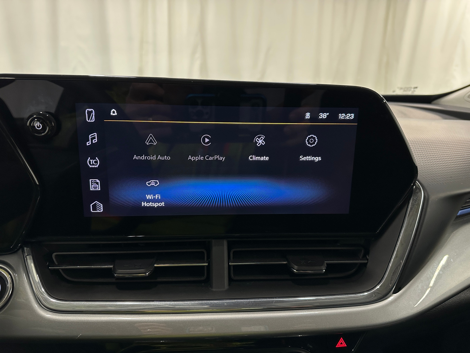 Thumbnail: 2025 Chevrolet Trax - 4