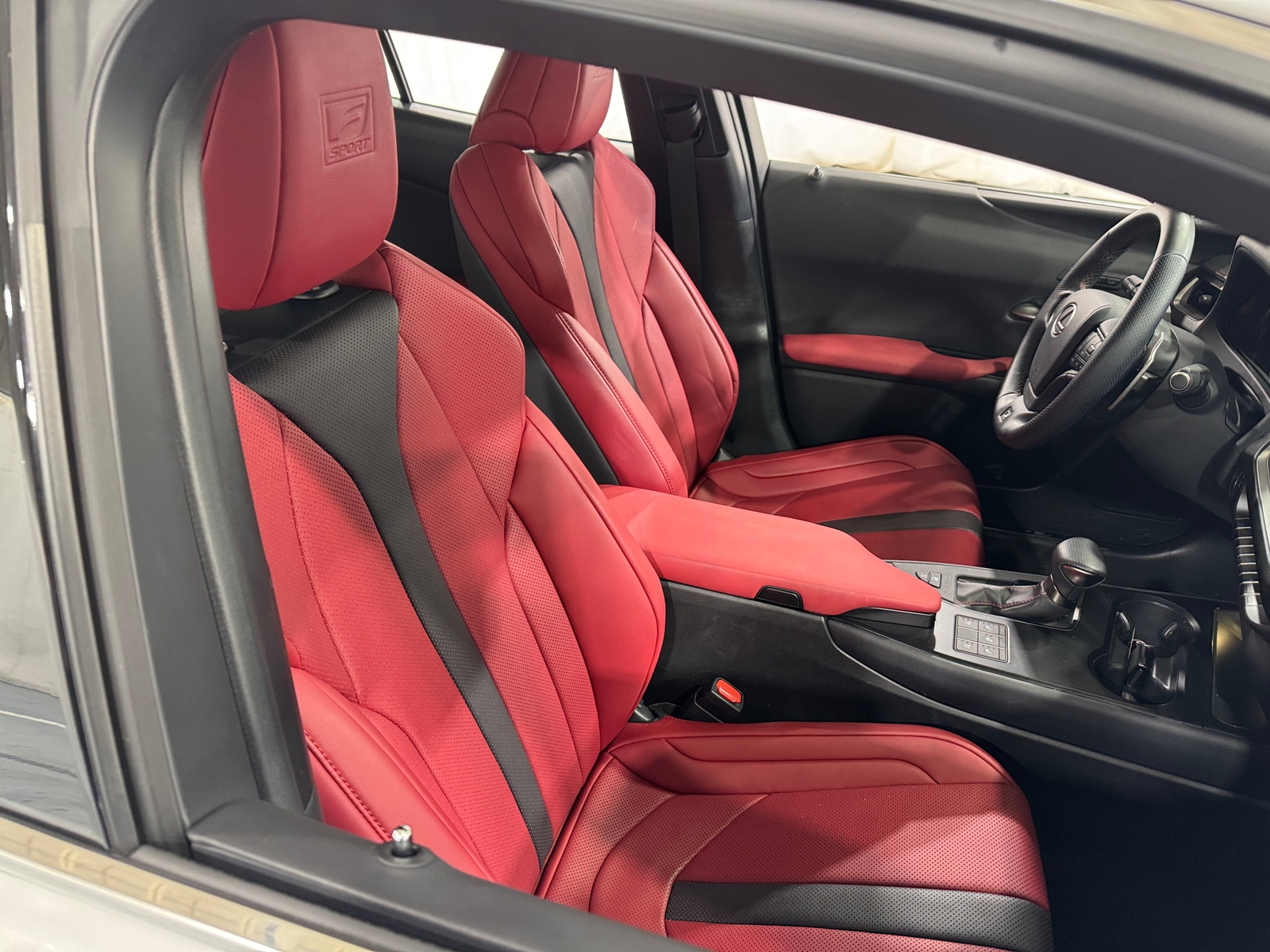 Thumbnail: 2023 Lexus UX - 2