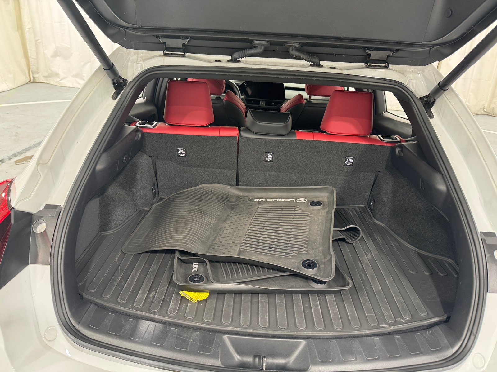 Thumbnail: 2023 Lexus UX - 7