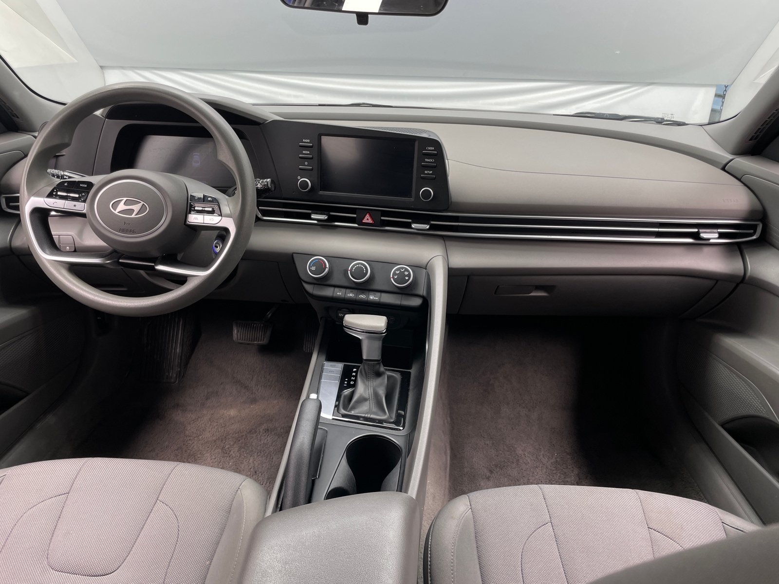 Thumbnail: 2024 Hyundai Elantra - 3