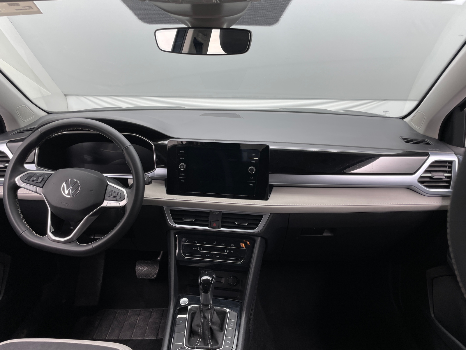 Thumbnail: 2025 Volkswagen Taos - 2