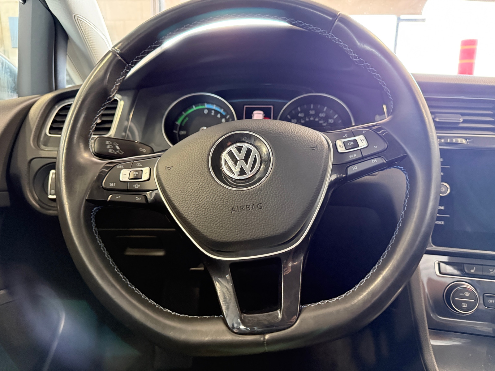 Thumbnail: 2019 Volkswagen e-Golf - 5