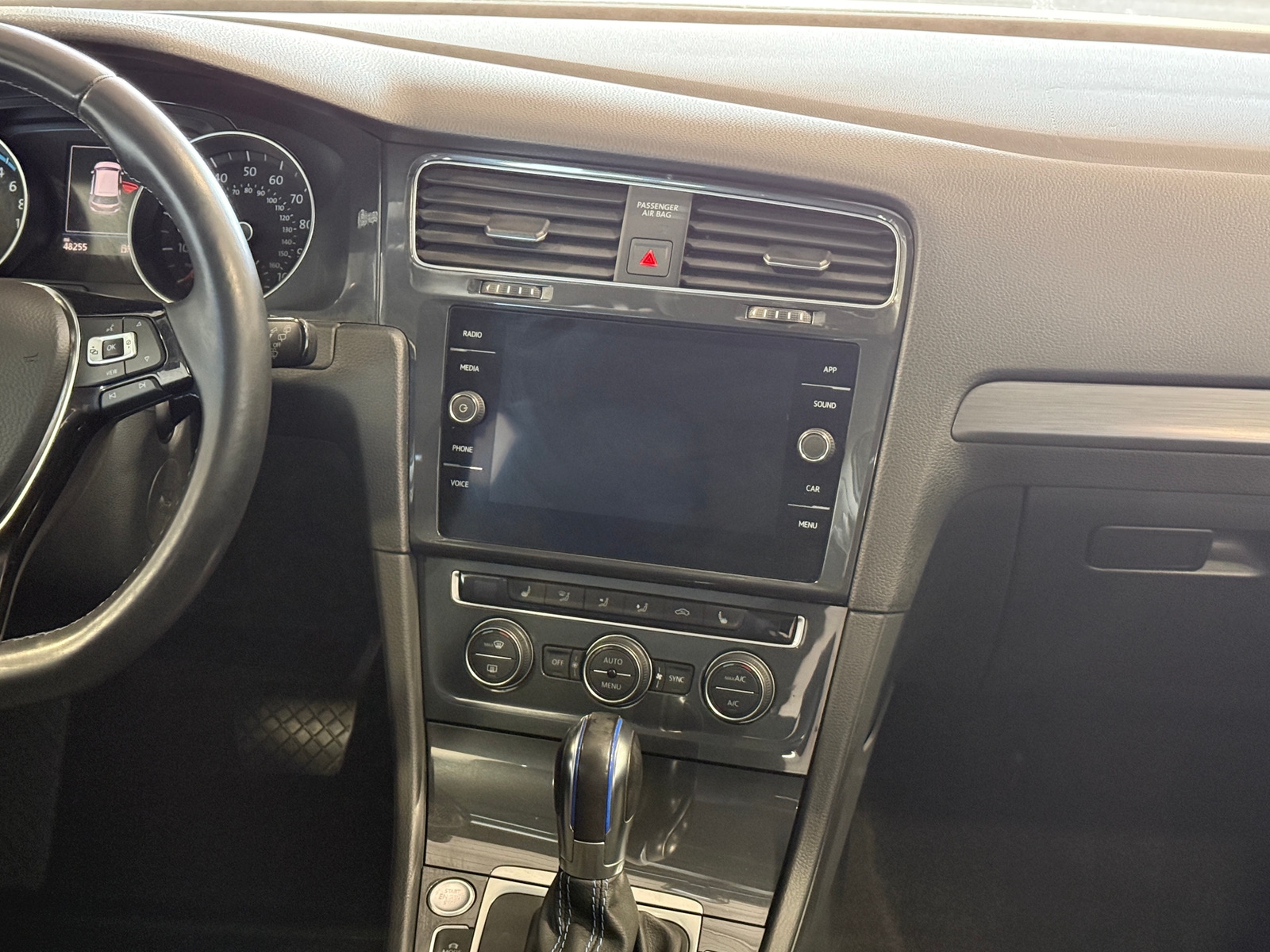 Thumbnail: 2019 Volkswagen e-Golf - 4