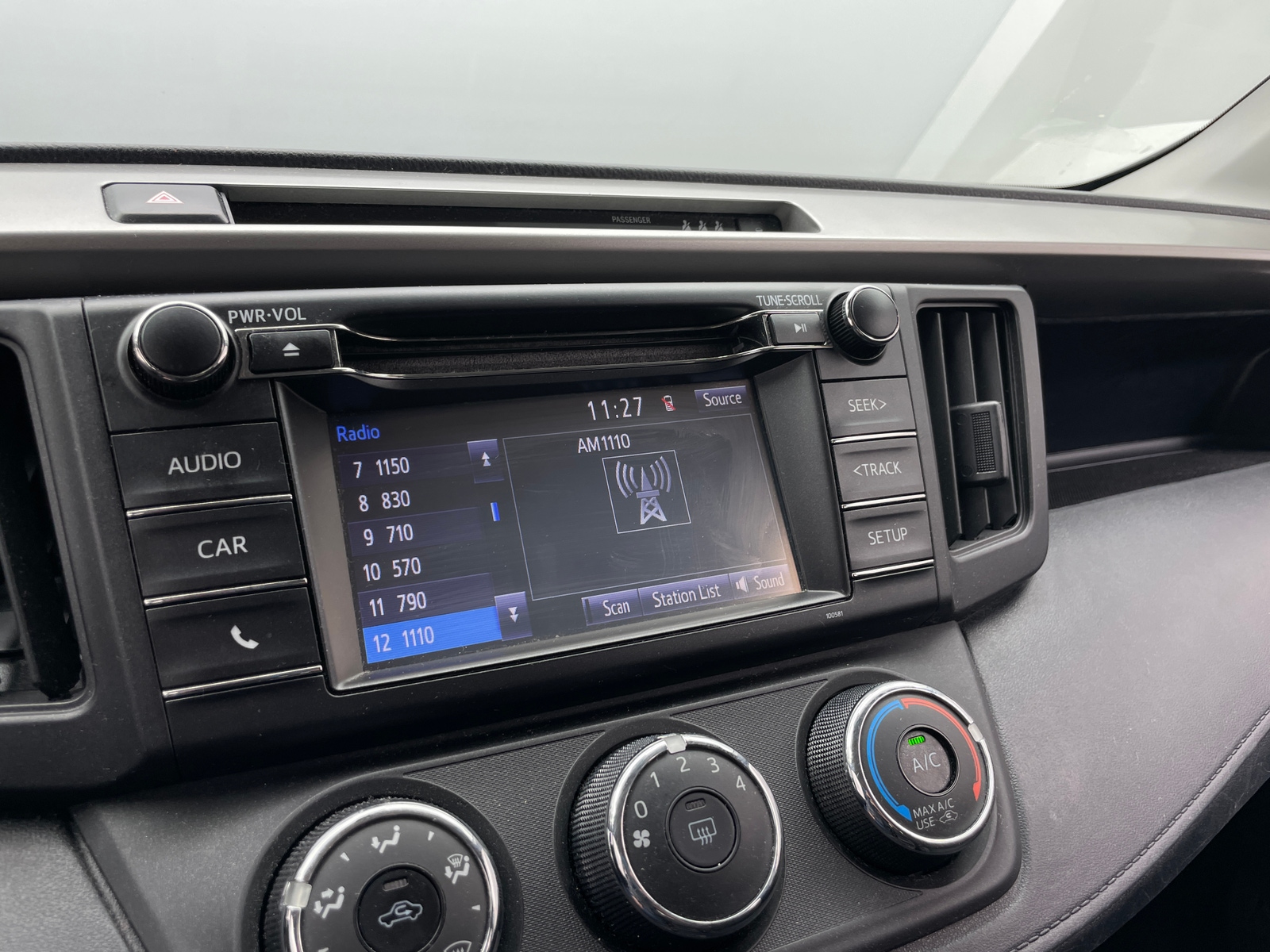 Thumbnail: 2018 Toyota RAV4 - 4