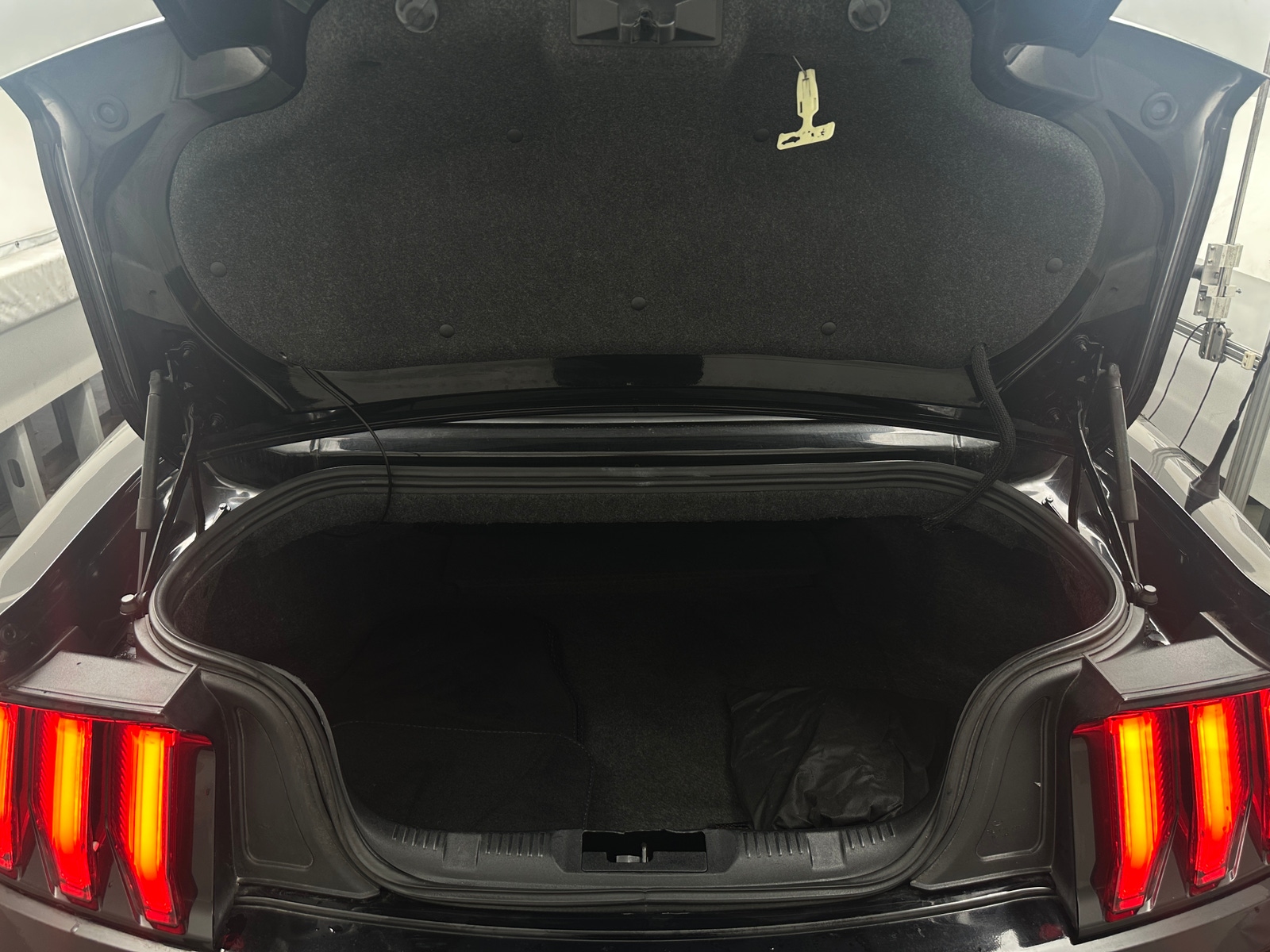 Thumbnail: 2022 Ford Mustang - 6