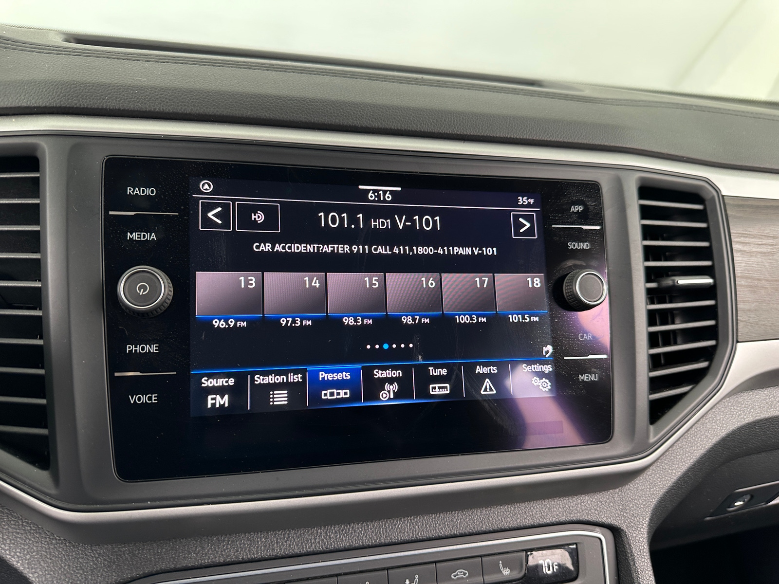 Thumbnail: 2021 Volkswagen Atlas - 3