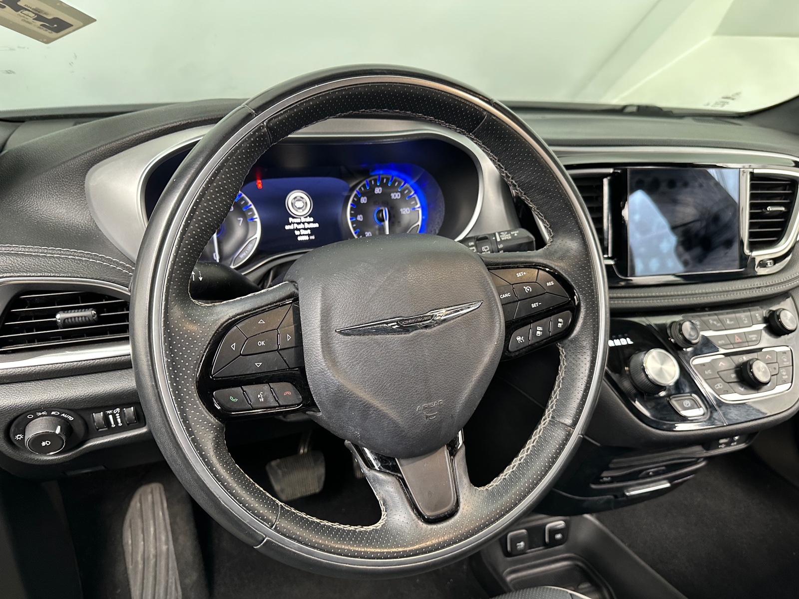 Thumbnail: 2018 Chrysler Pacifica - 4