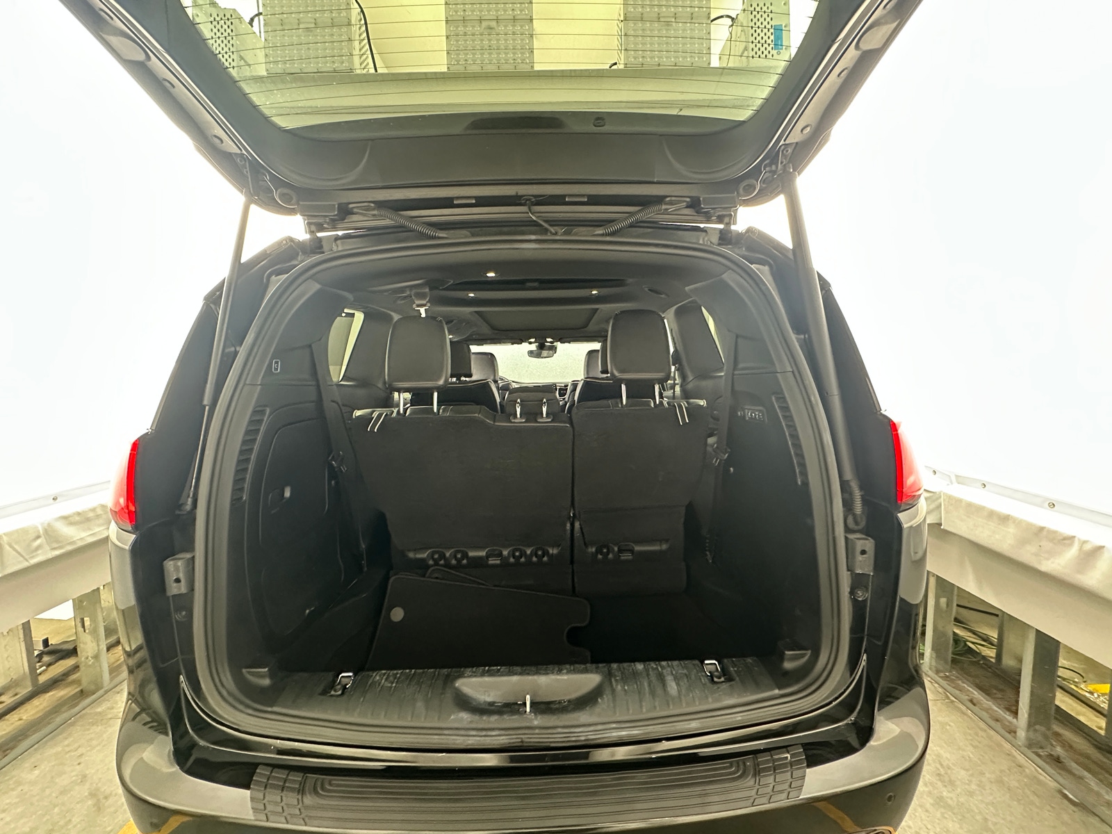 Thumbnail: 2018 Chrysler Pacifica - 6