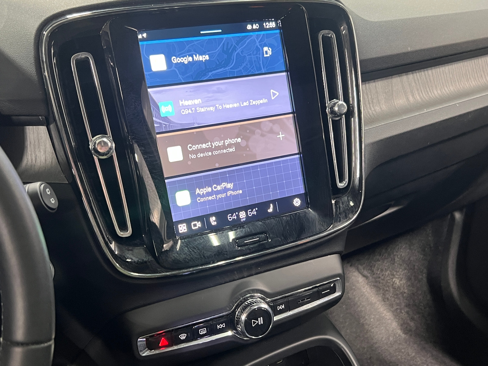 Thumbnail: 2025 Volvo XC40 - 3