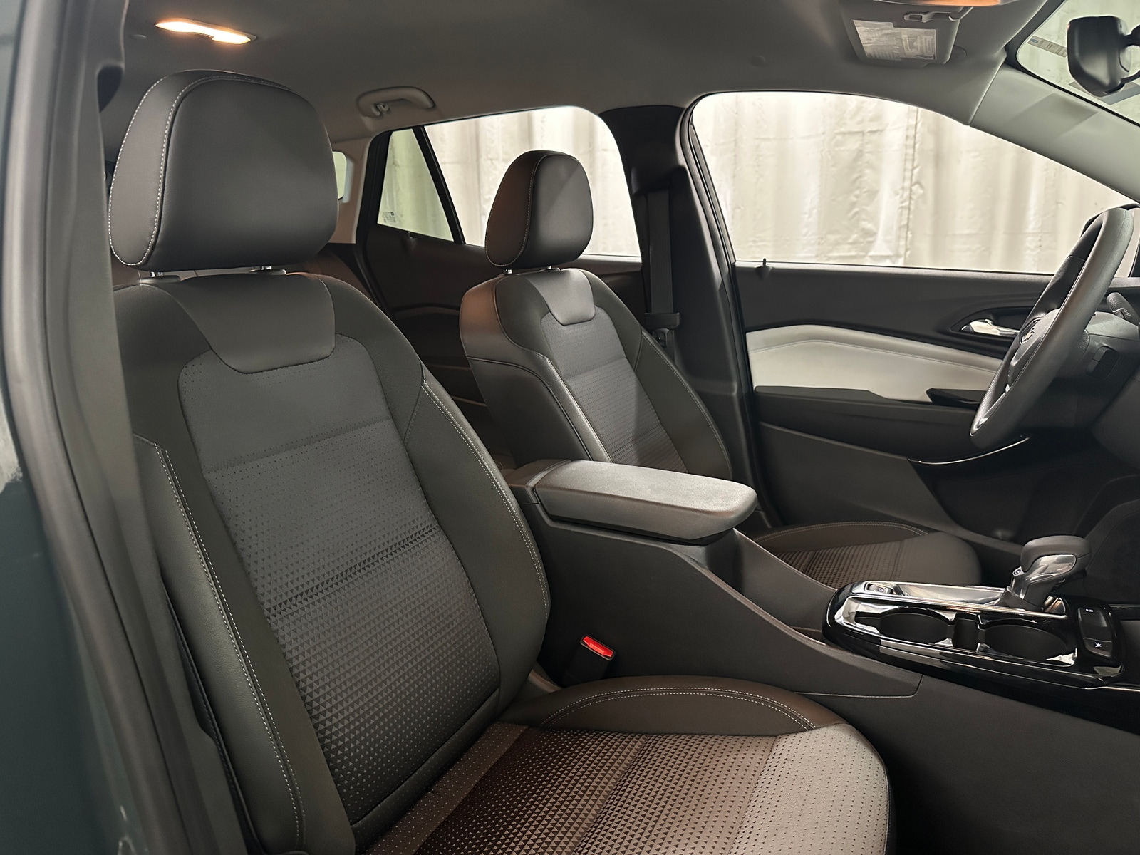 Thumbnail: 2025 Chevrolet Trax - 2