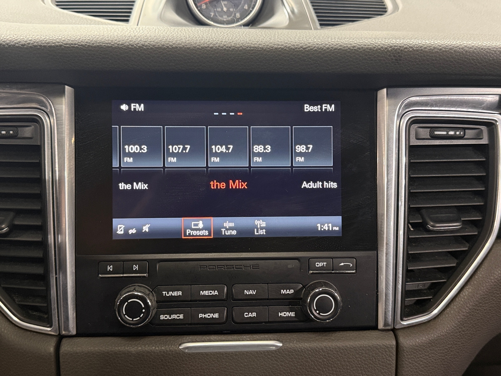 Thumbnail: 2017 Porsche Macan - 3