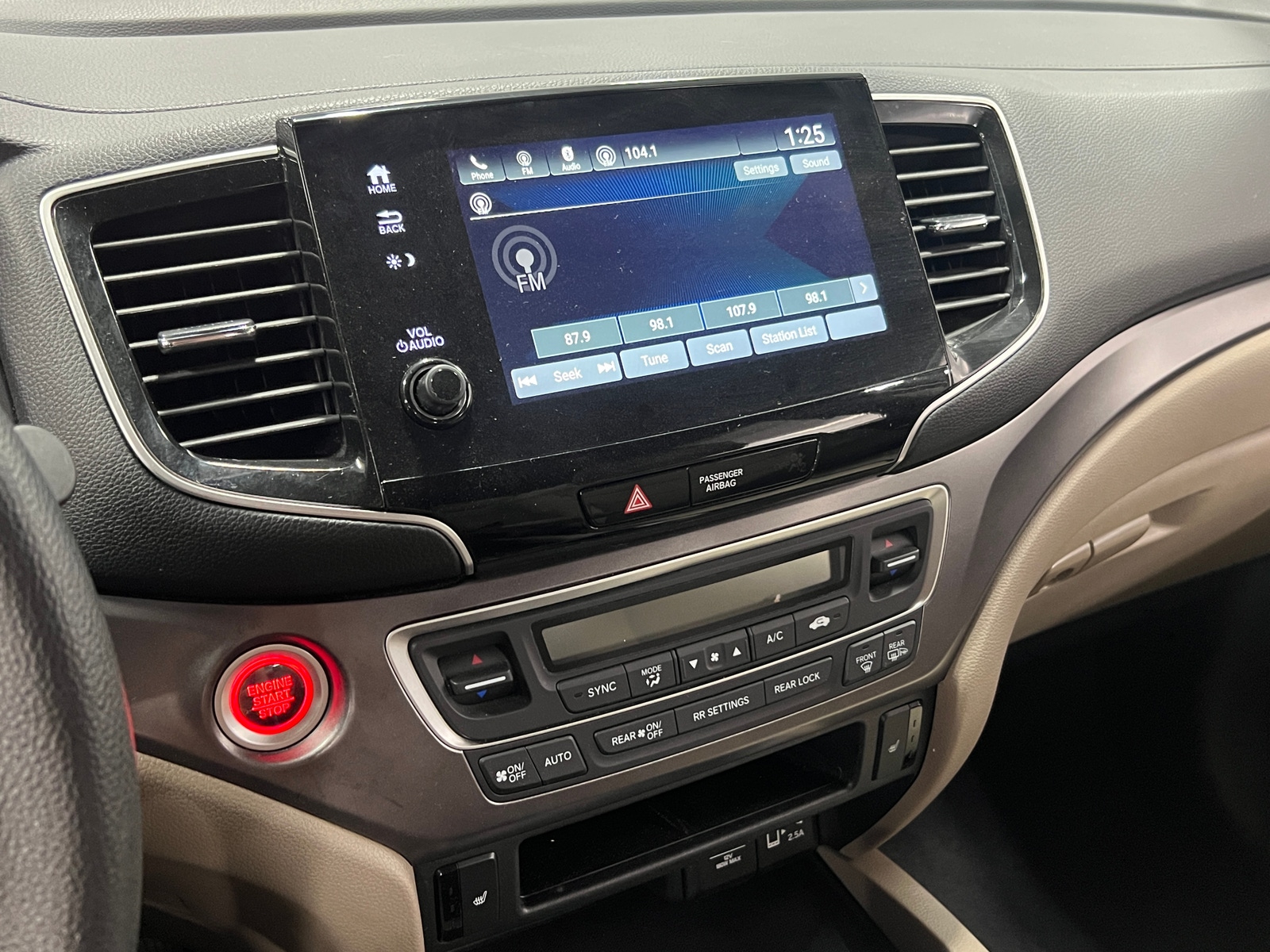 Thumbnail: 2019 Honda Pilot - 4