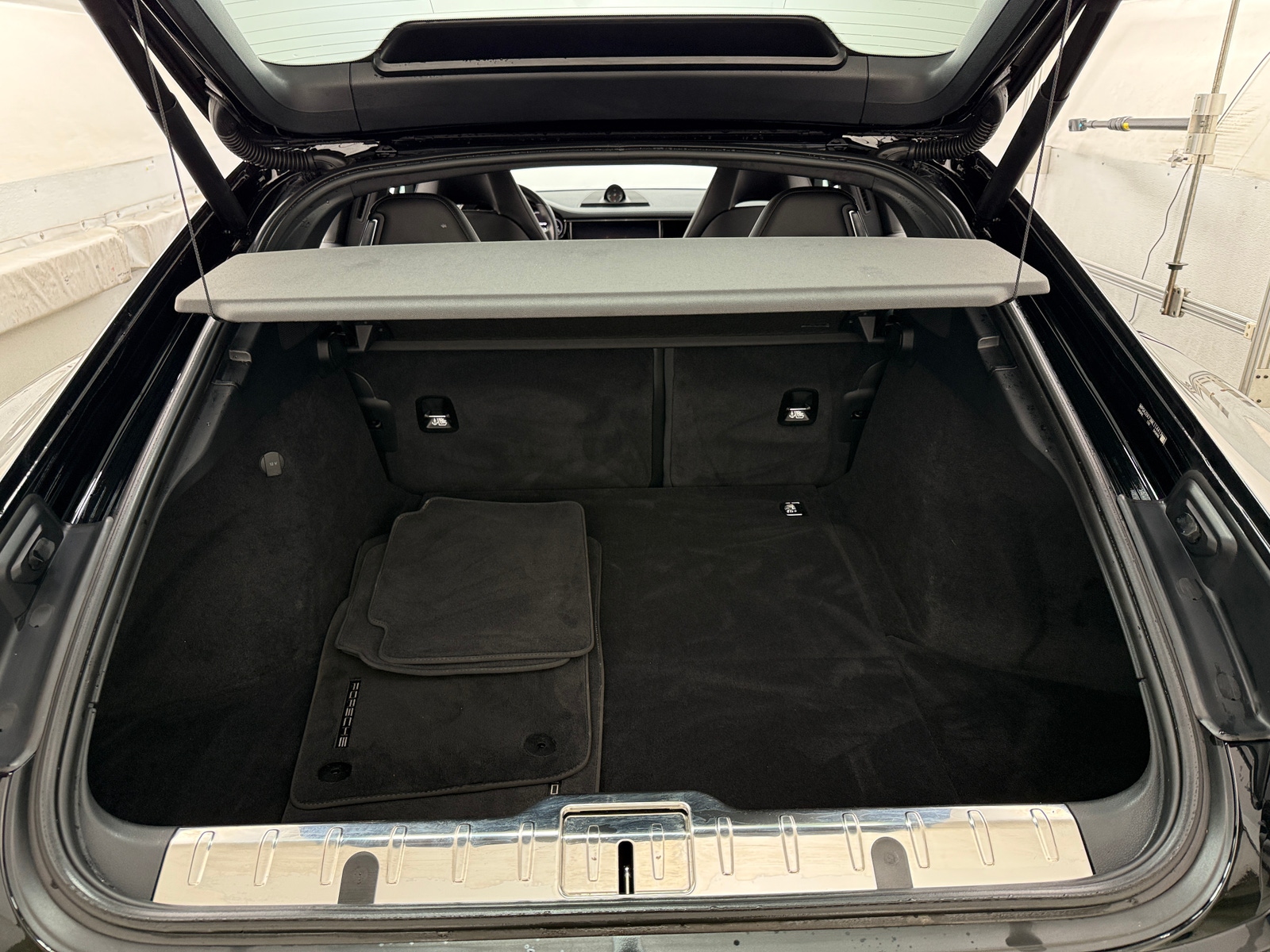 Thumbnail: 2021 Porsche Panamera - 7