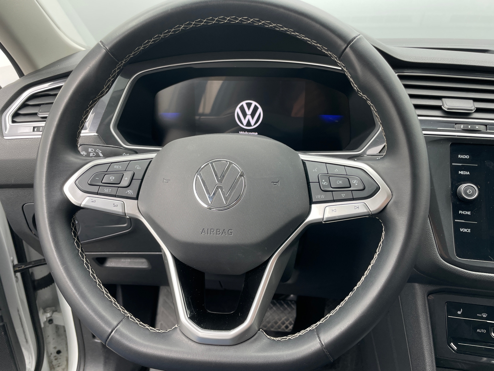 Thumbnail: 2024 Volkswagen Tiguan - 4