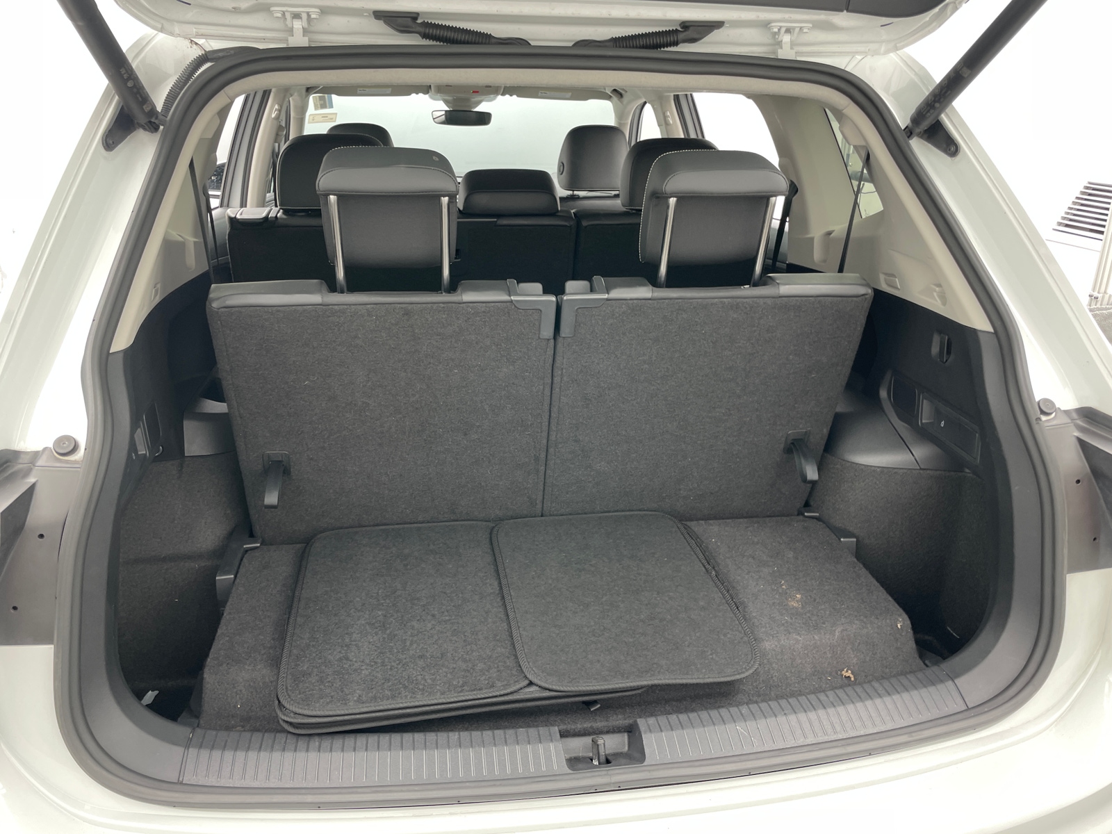 Thumbnail: 2024 Volkswagen Tiguan - 6