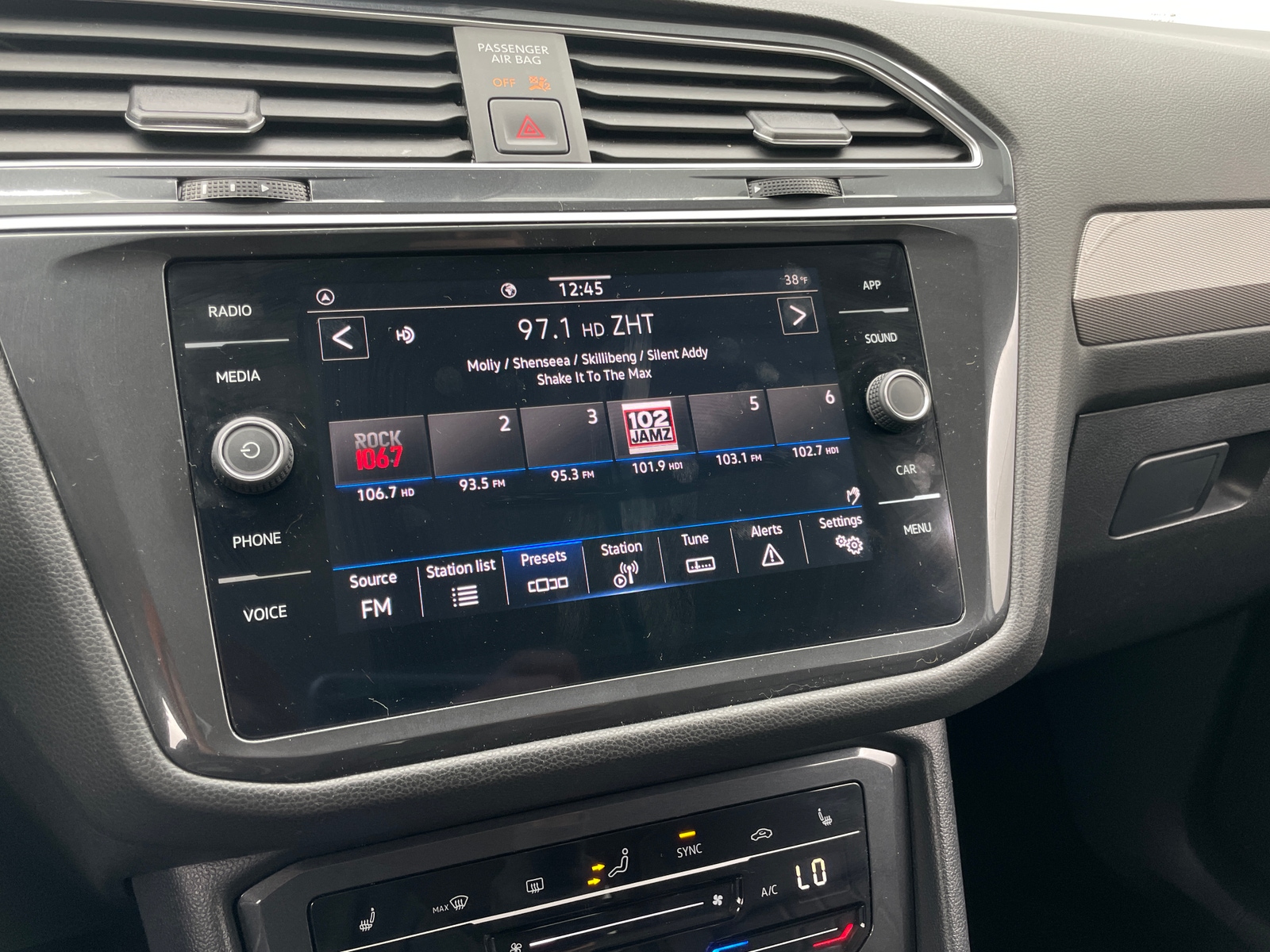 Thumbnail: 2024 Volkswagen Tiguan - 3