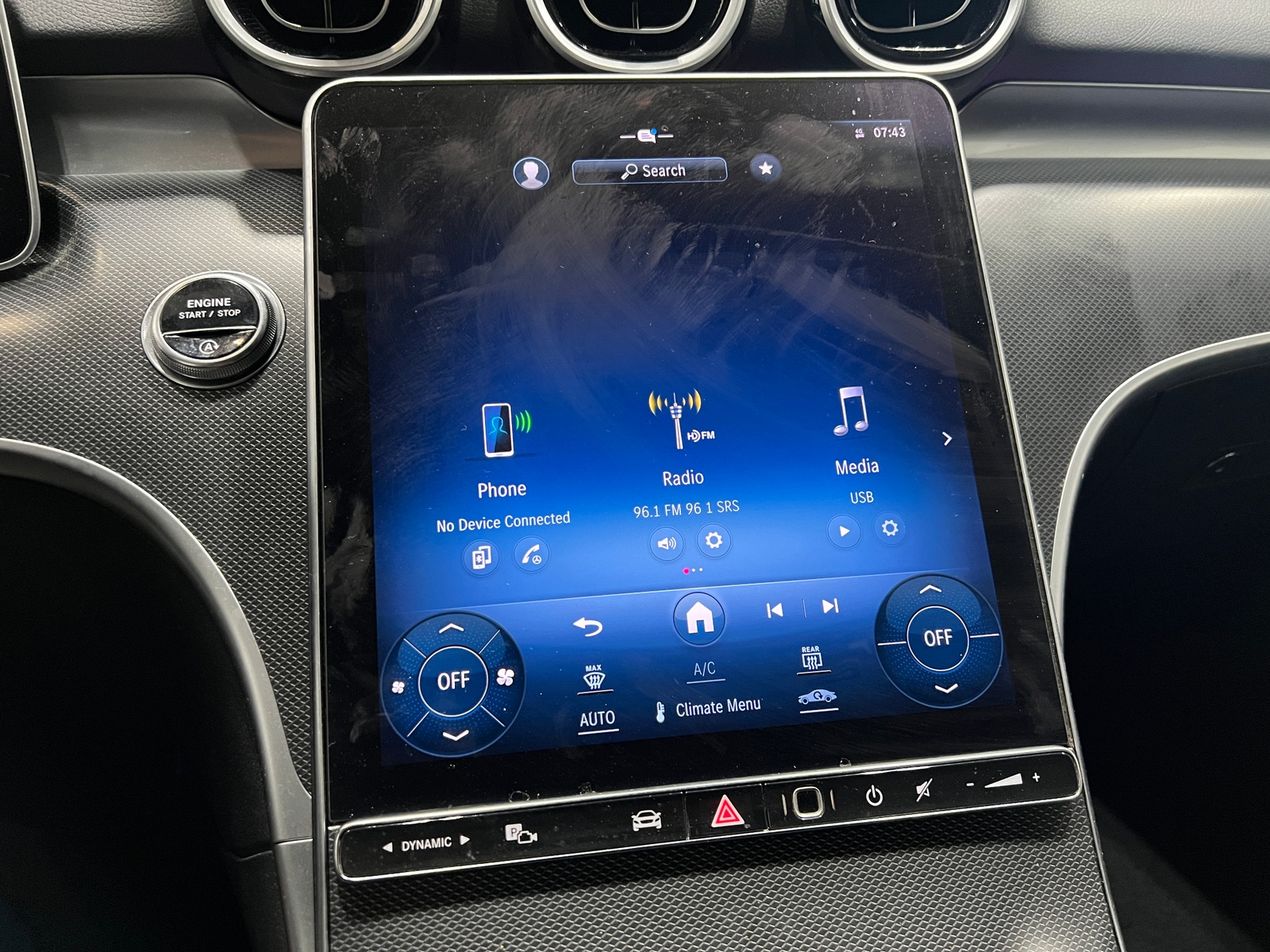 Thumbnail: 2024 Mercedes-Benz C-Class - 3