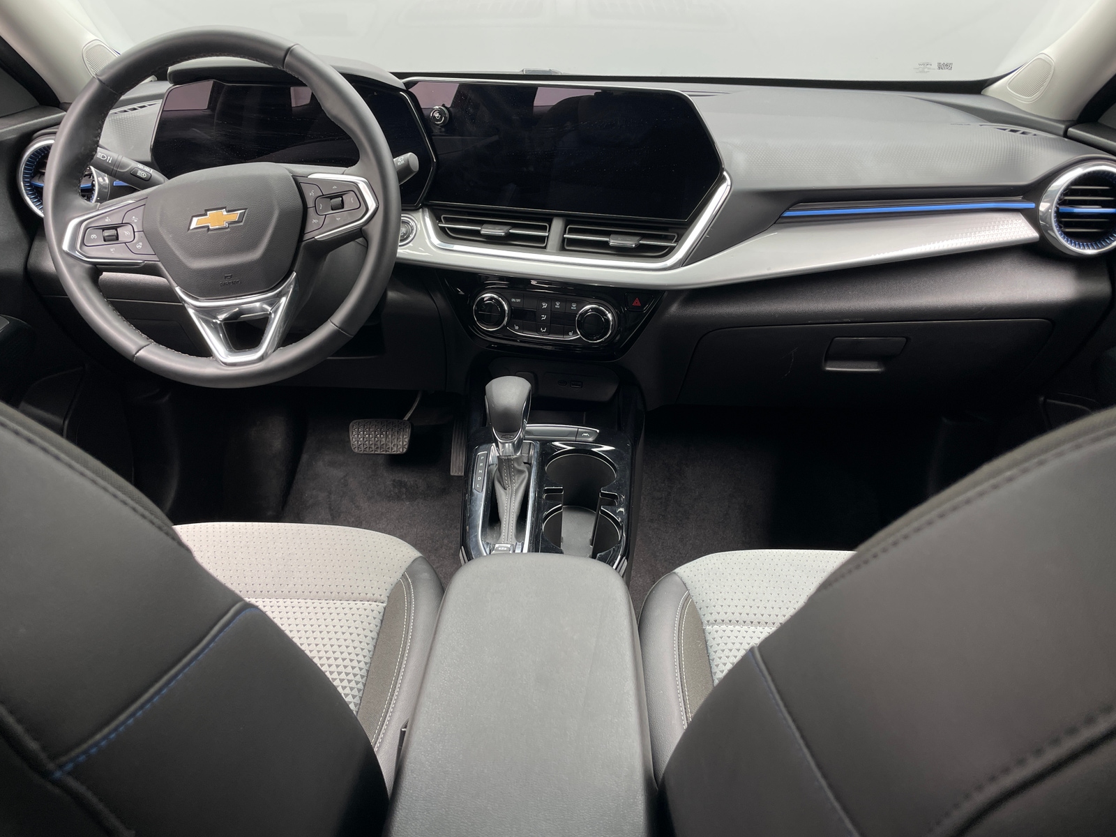 Thumbnail: 2025 Chevrolet Trax - 3