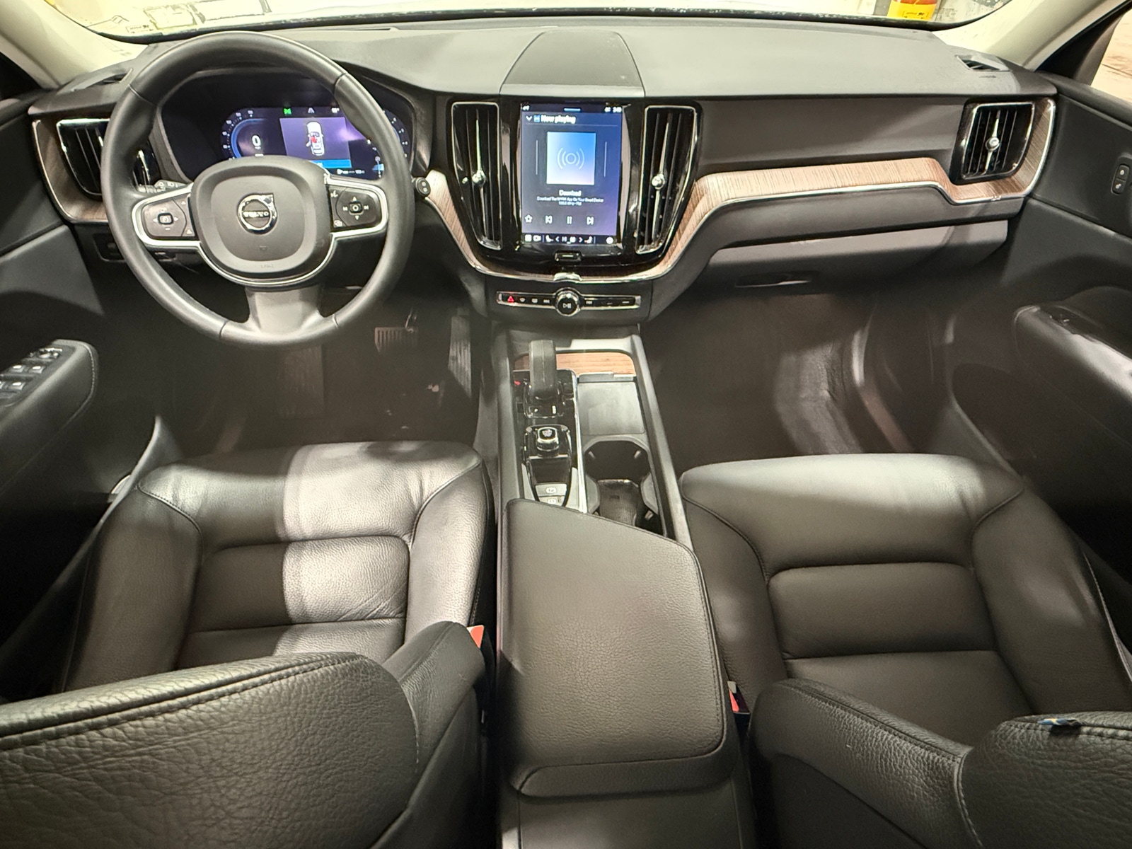 Thumbnail: 2022 Volvo XC60 - 3