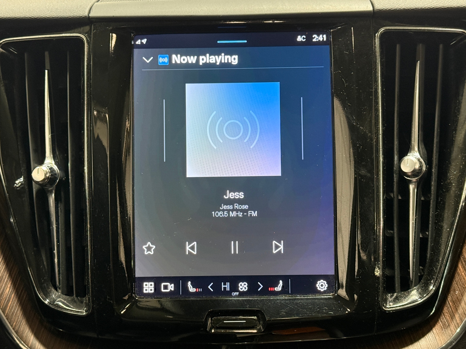 Thumbnail: 2022 Volvo XC60 - 4