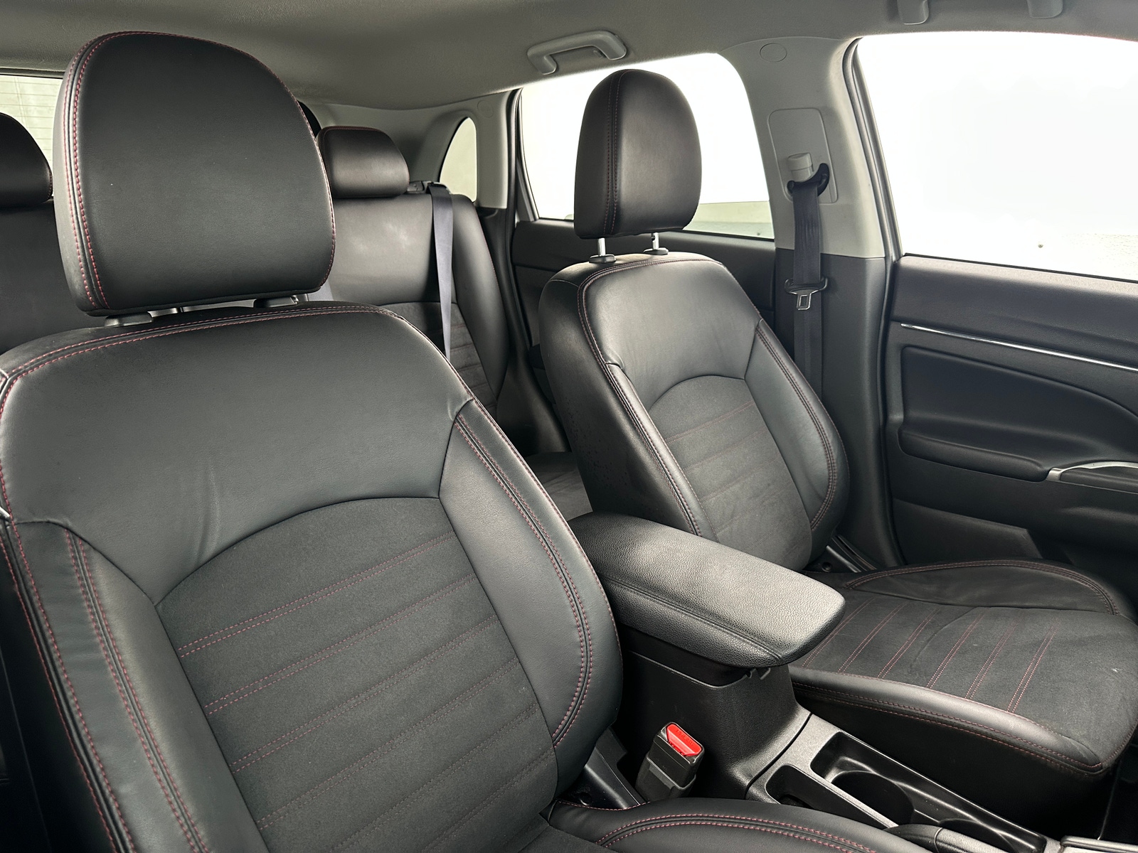 Thumbnail: 2023 Mitsubishi Outlander Sport - 2