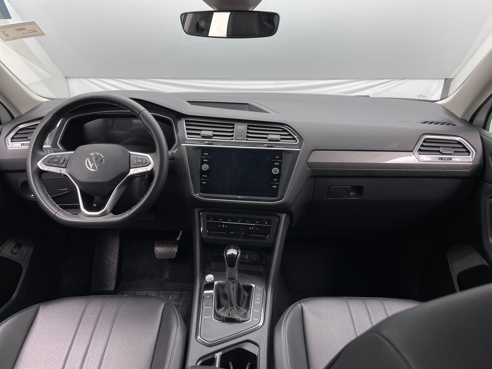 Thumbnail: 2024 Volkswagen Tiguan - 2