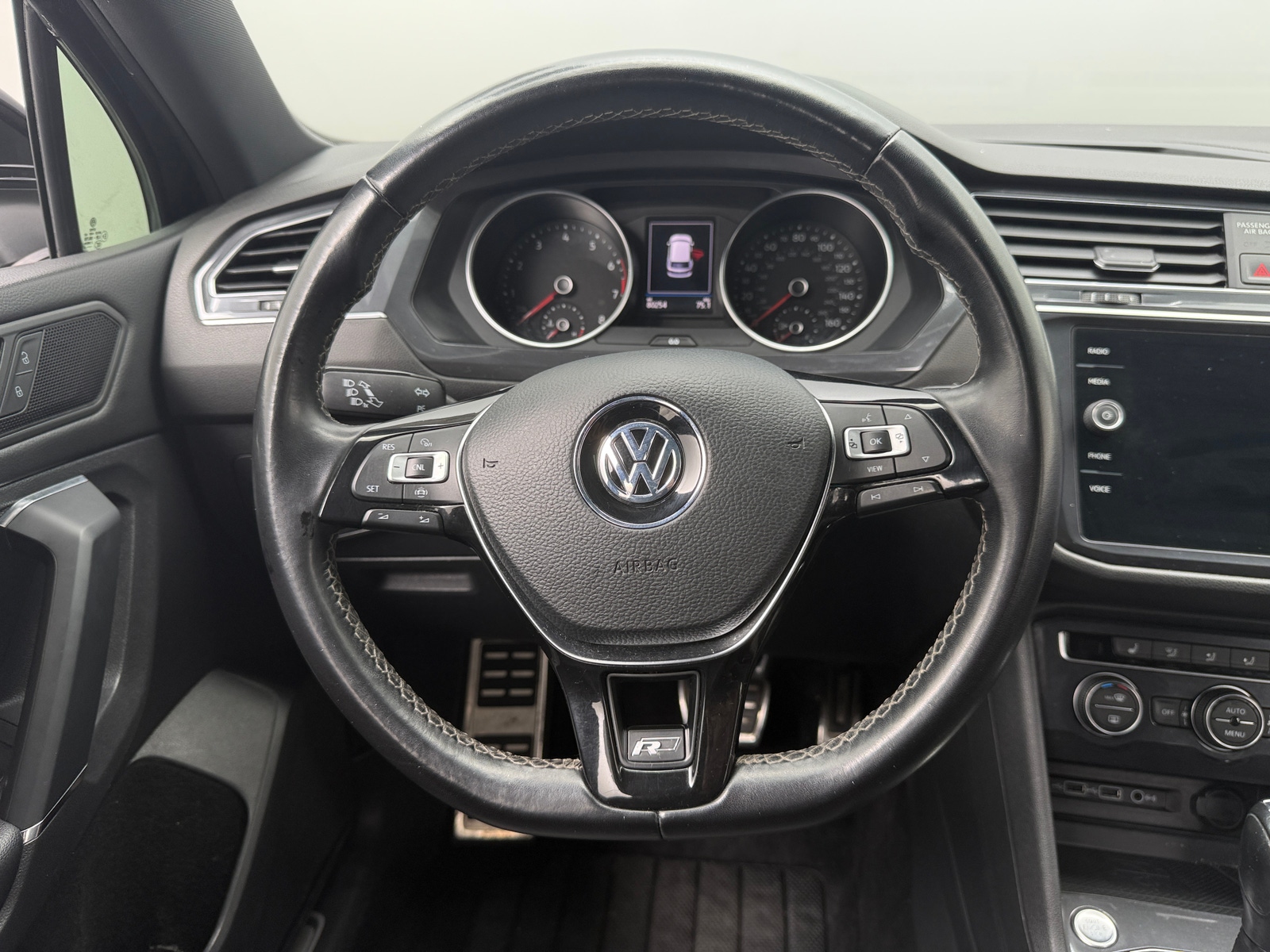 Thumbnail: 2020 Volkswagen Tiguan - 4