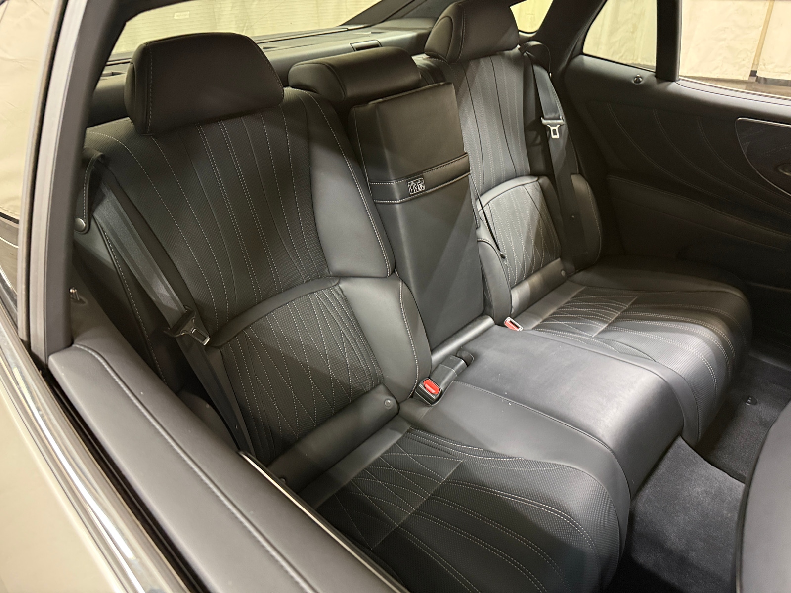 Thumbnail: 2022 Lexus LS - 5