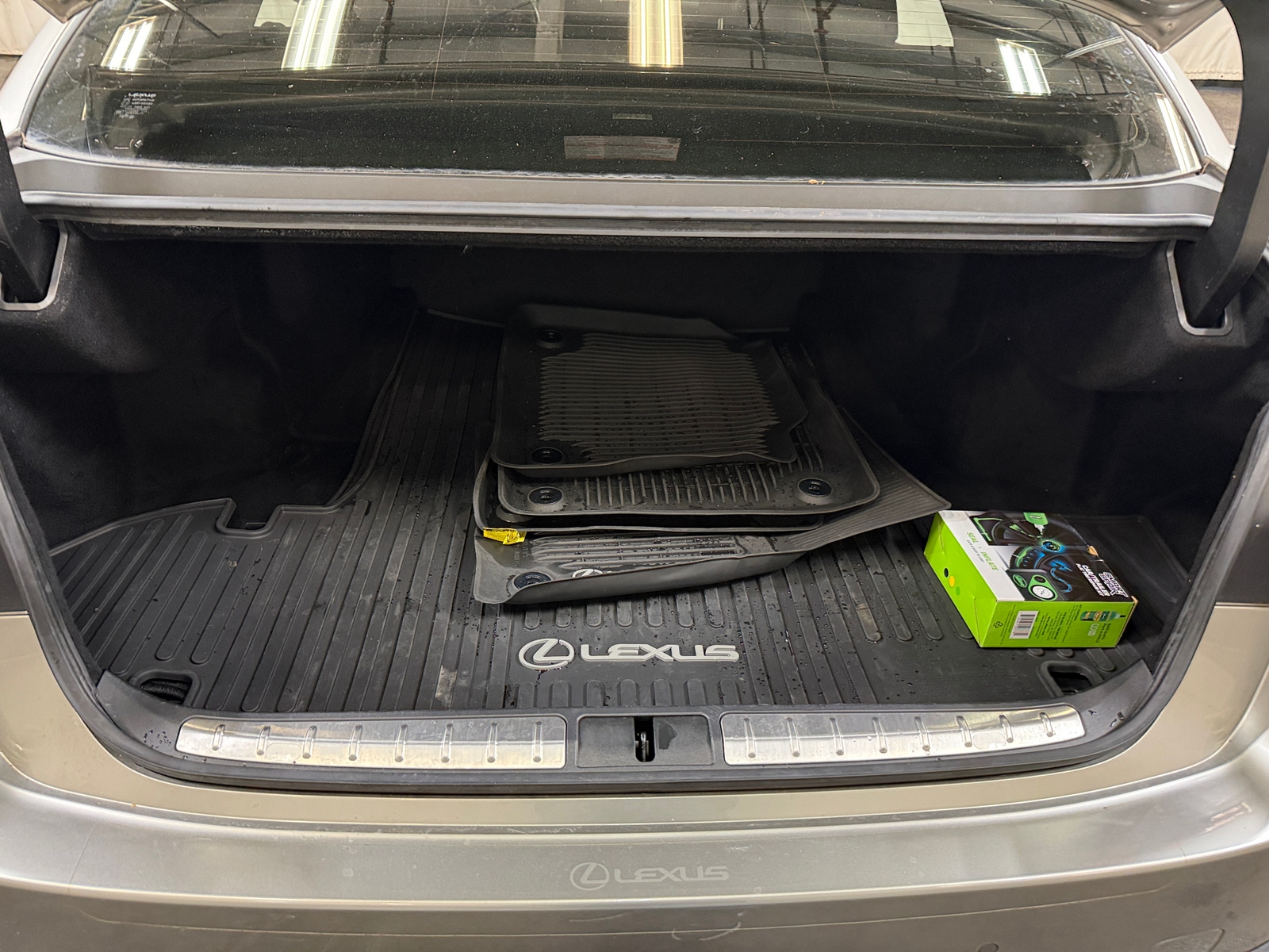 Thumbnail: 2022 Lexus LS - 6