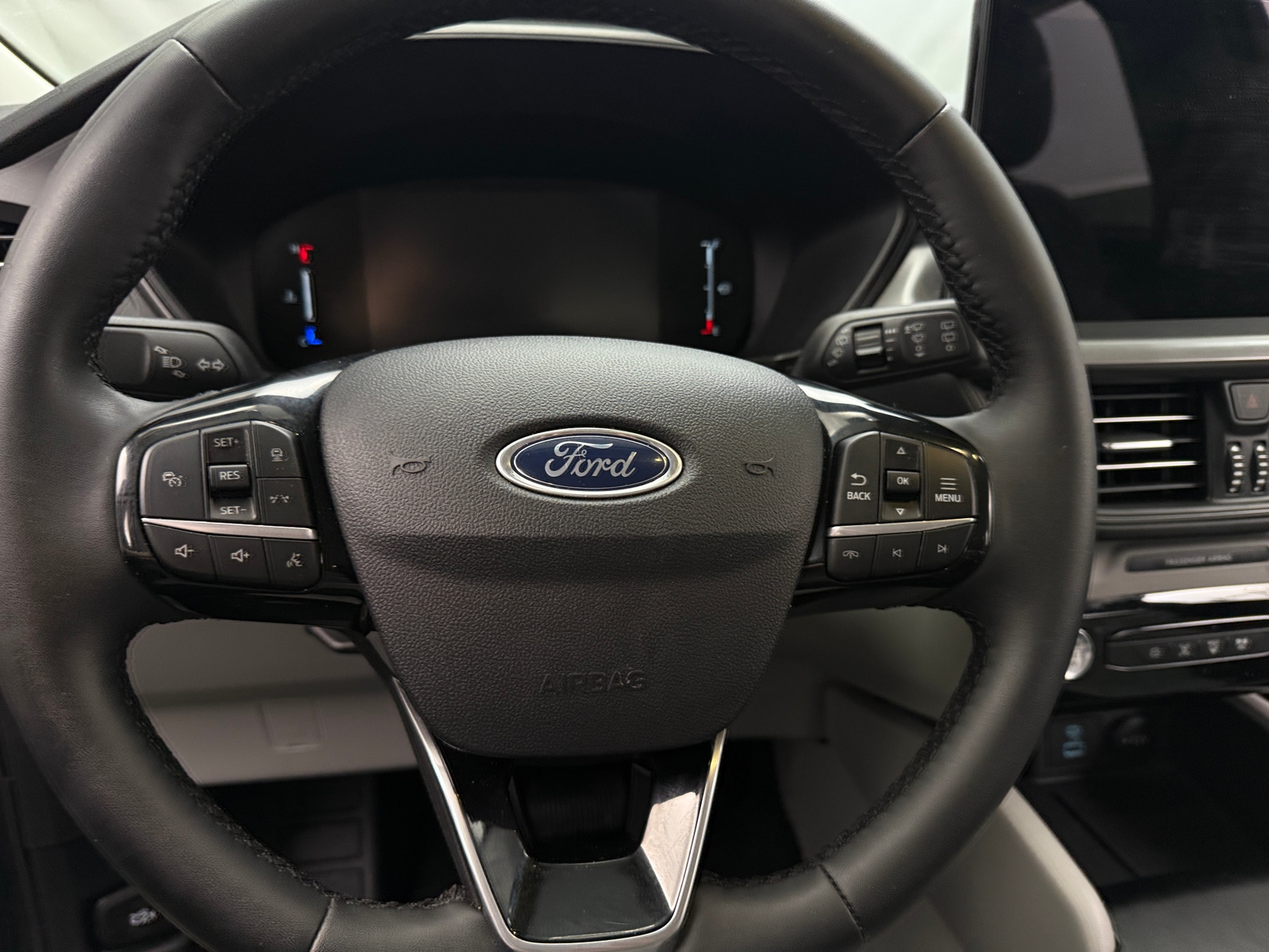 Thumbnail: 2023 Ford Escape - 5