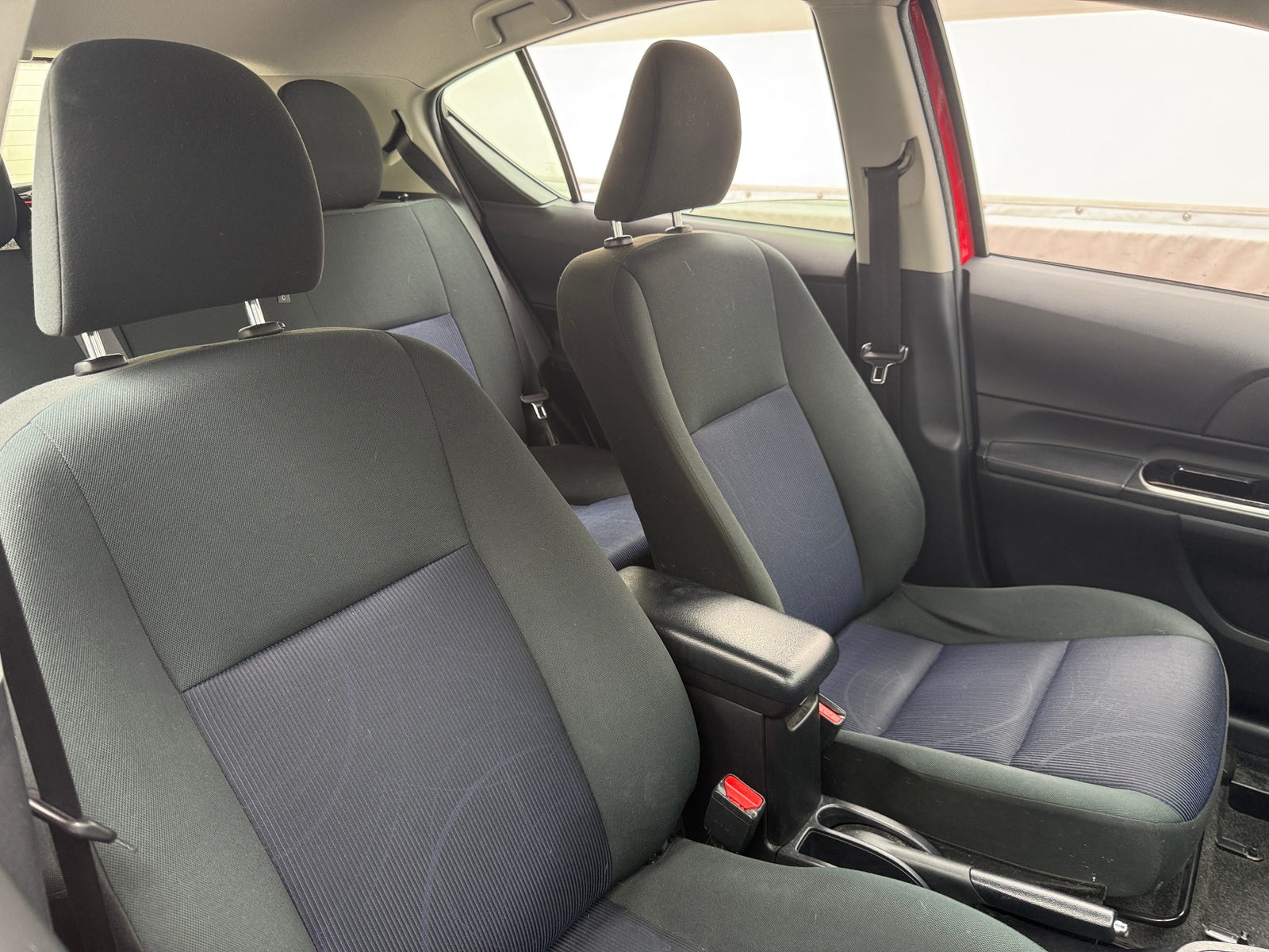 Thumbnail: 2015 Toyota Prius c - 2