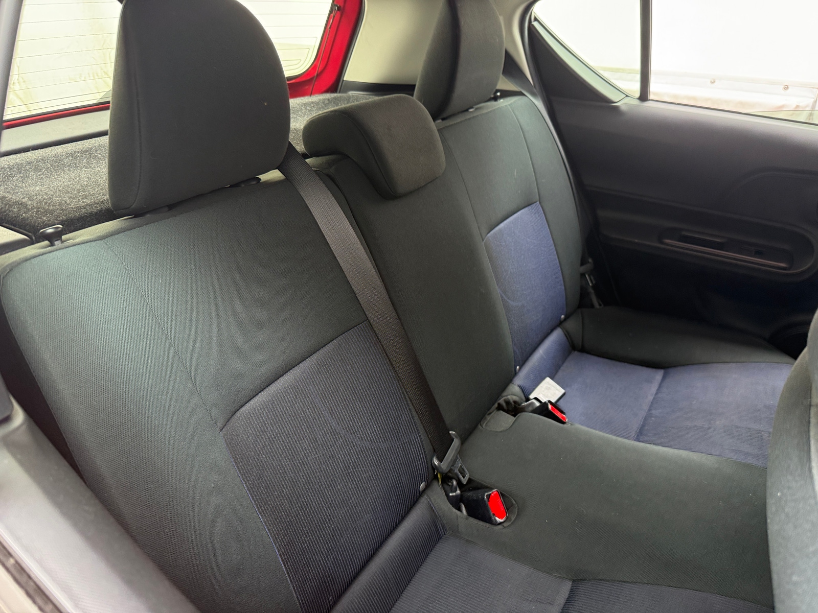 Thumbnail: 2015 Toyota Prius c - 6