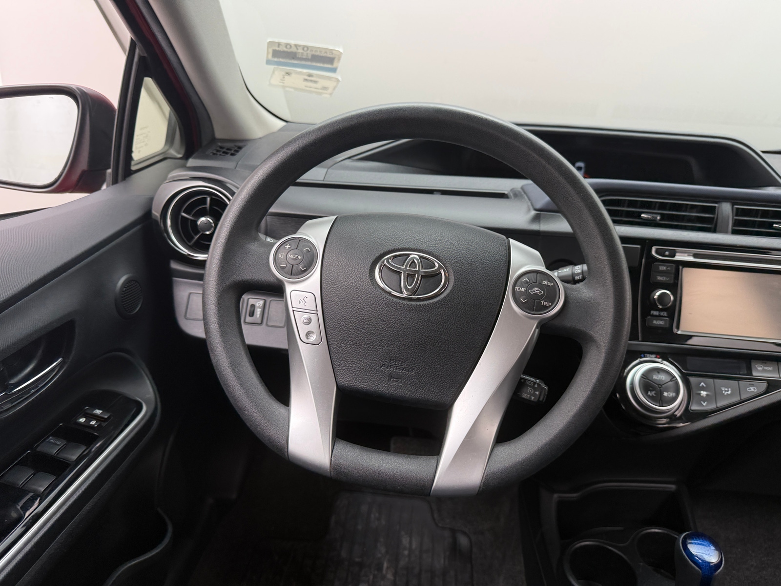 Thumbnail: 2015 Toyota Prius c - 5