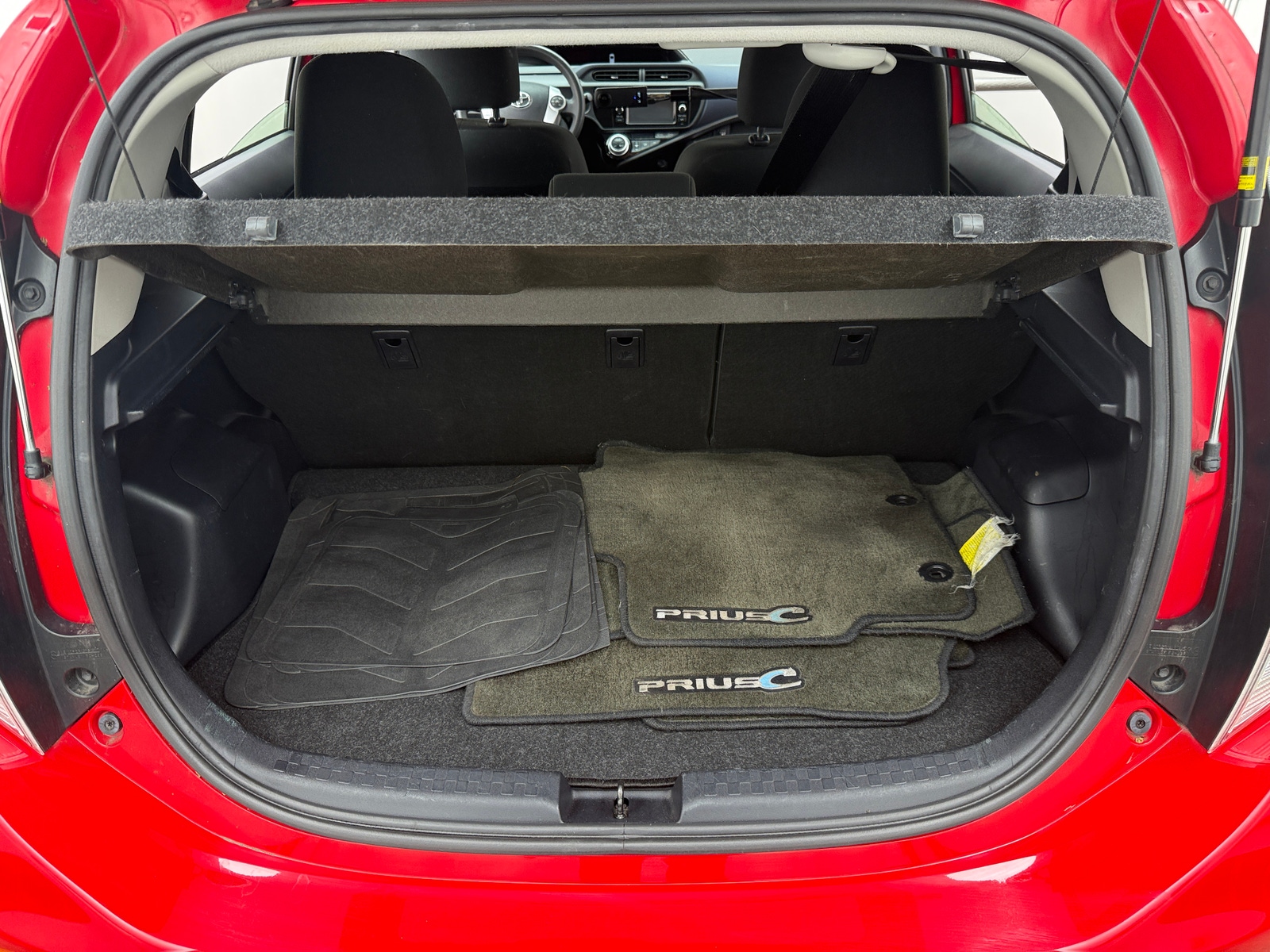 Thumbnail: 2015 Toyota Prius c - 7