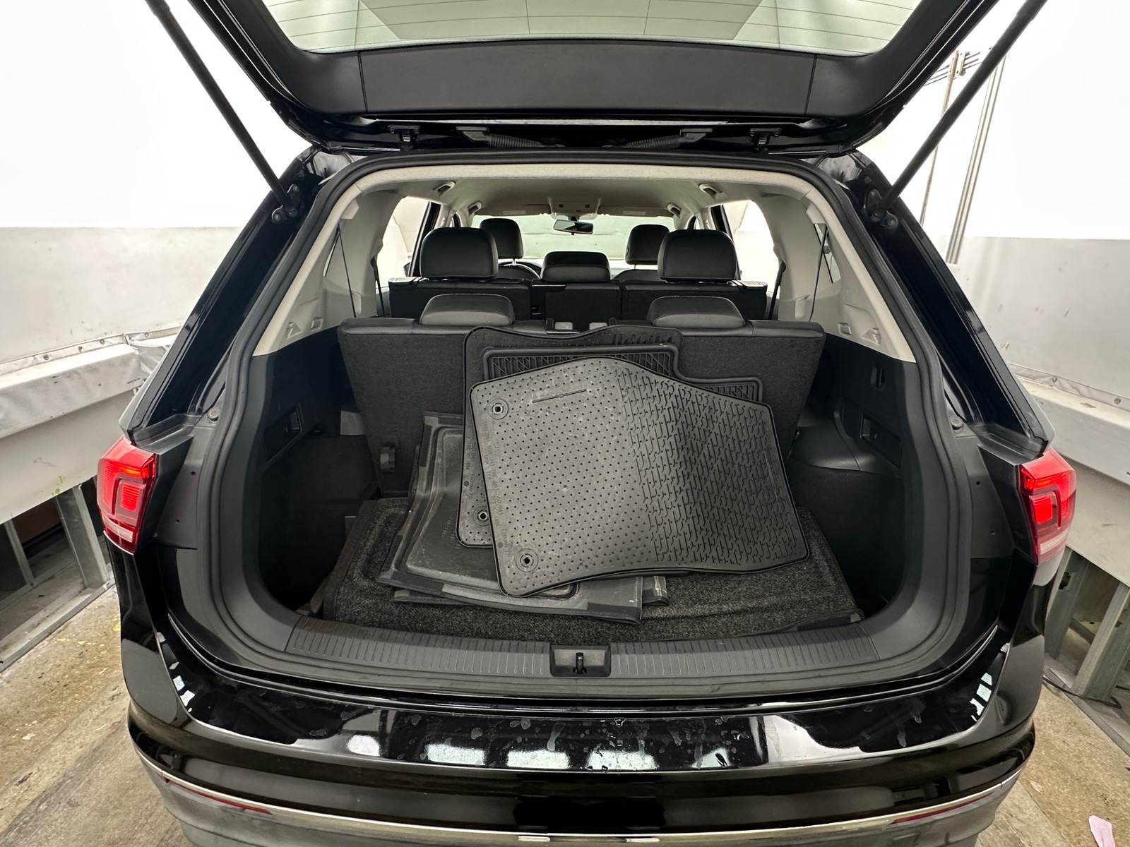 Thumbnail: 2018 Volkswagen Tiguan - 6