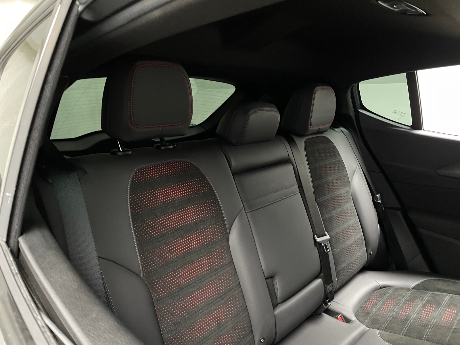 Thumbnail: 2024 Alfa Romeo Tonale - 6