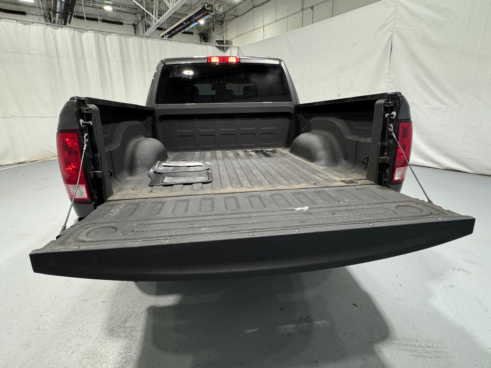 Thumbnail: 2021 RAM 1500 Classic - 6