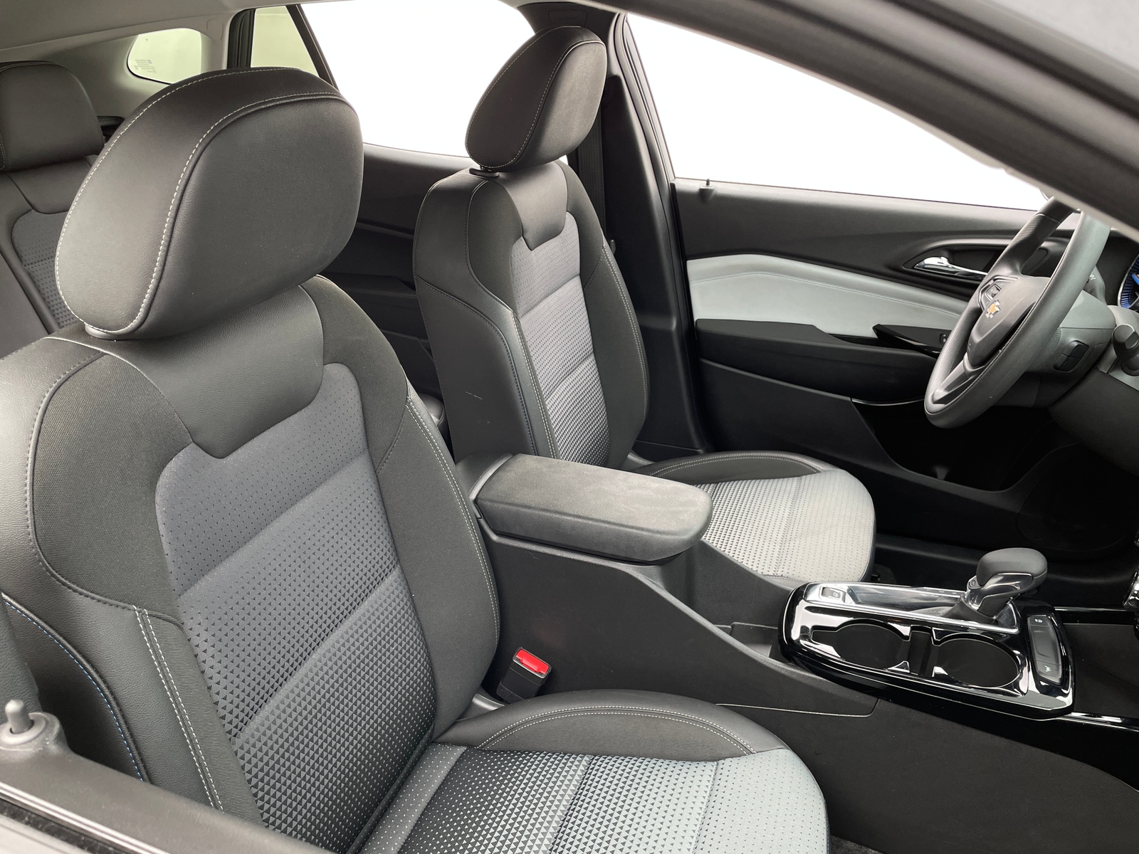 Thumbnail: 2025 Chevrolet Trax - 2