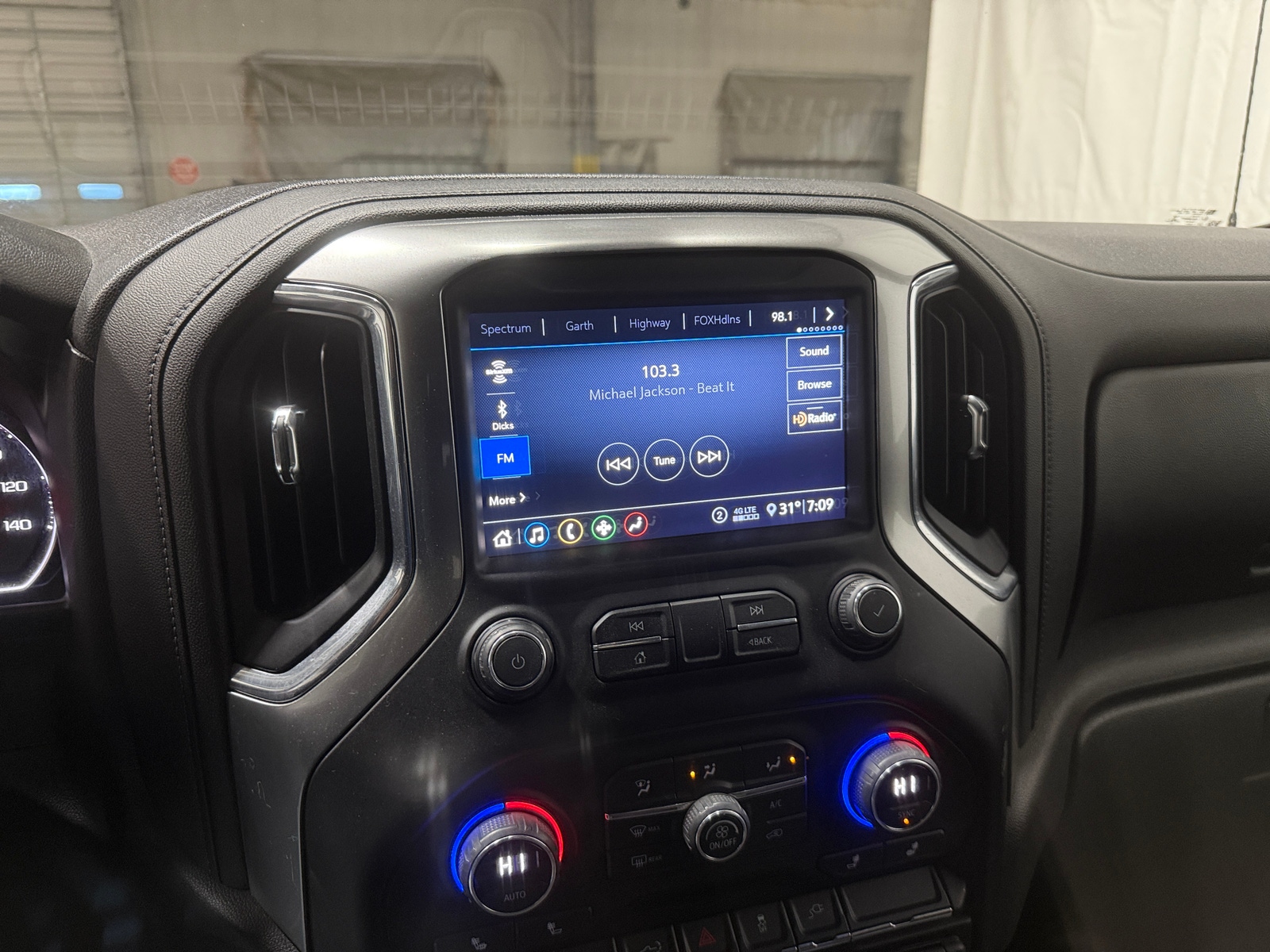 Thumbnail: 2020 Chevrolet Silverado 1500 - 4