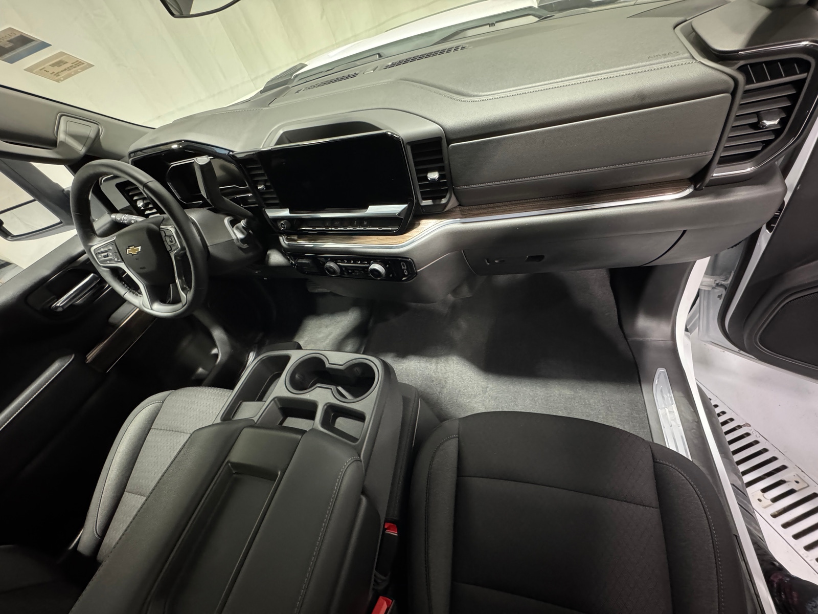 Thumbnail: 2025 Chevrolet Silverado 2500 - 3