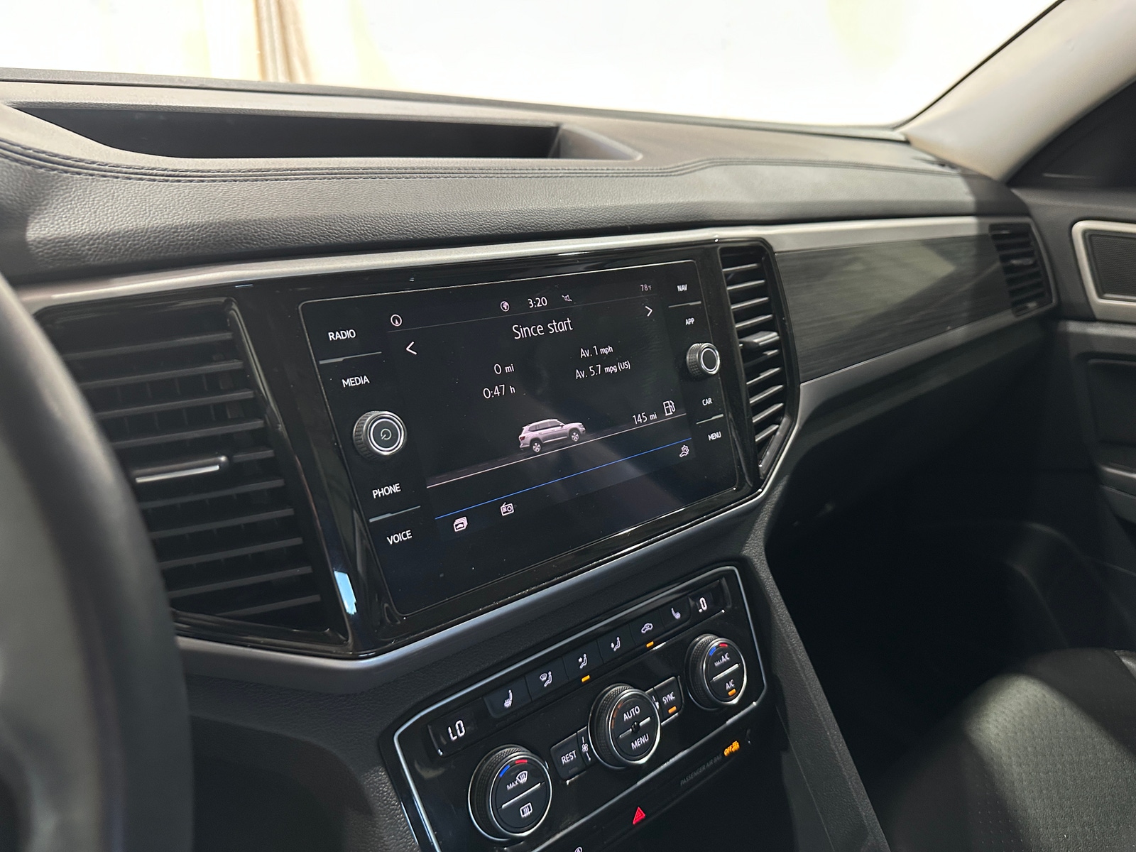 Thumbnail: 2021 Volkswagen Atlas - 3