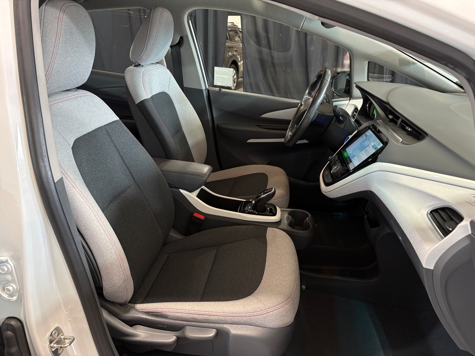 Thumbnail: 2018 Chevrolet Bolt EV - 2