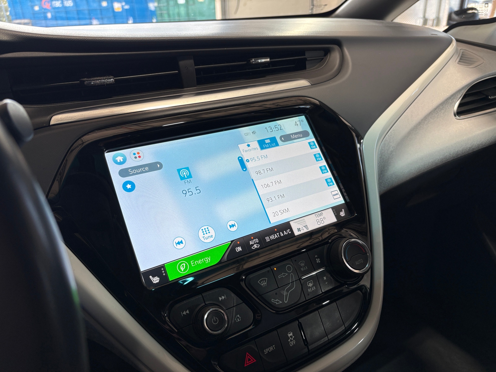 Thumbnail: 2018 Chevrolet Bolt EV - 4