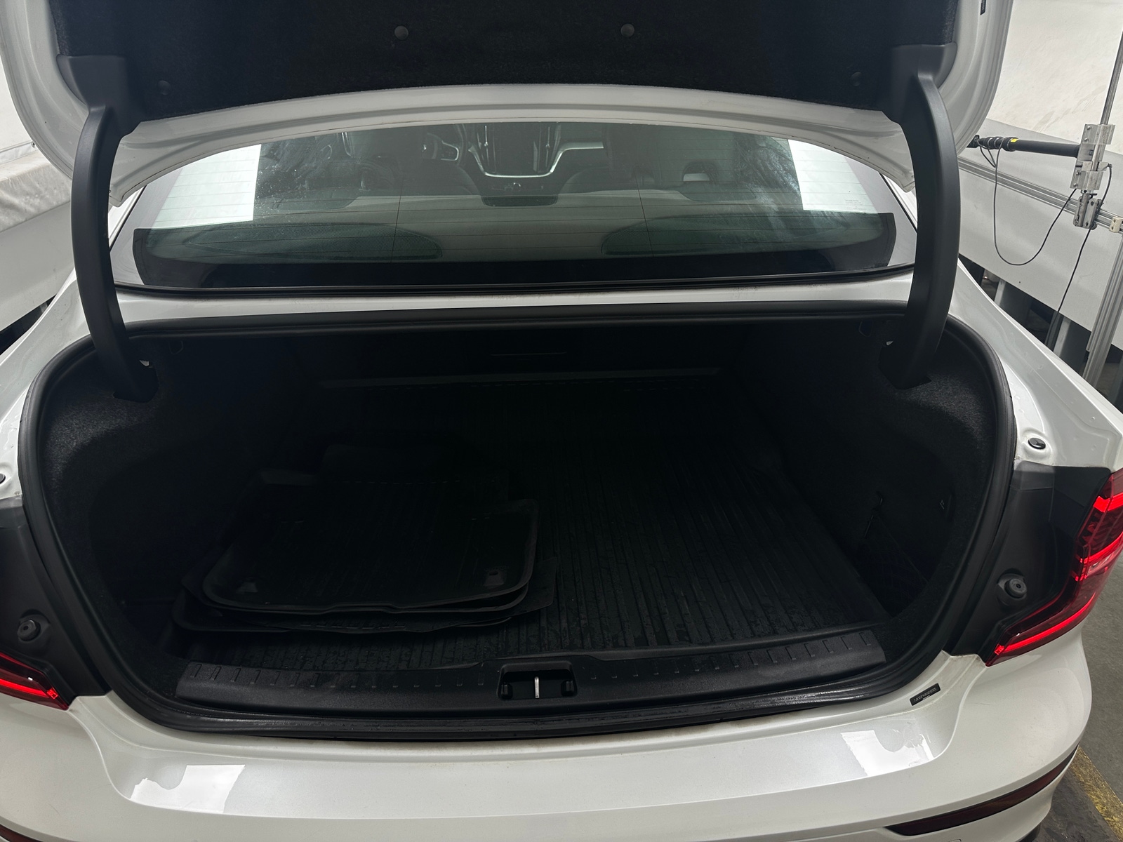 Thumbnail: 2019 Volvo S60 - 6