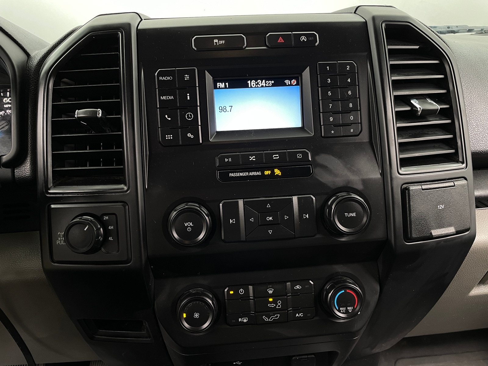 Thumbnail: 2018 Ford Econoline - 4